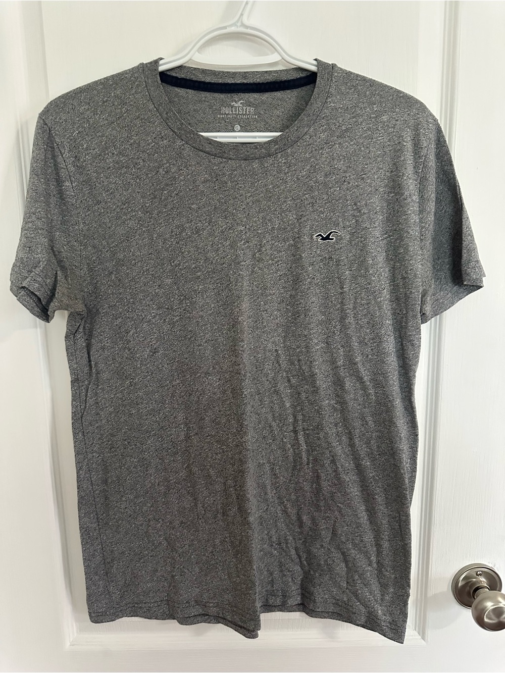 Hollister Men's Heather Gray Crew Neck Tee
